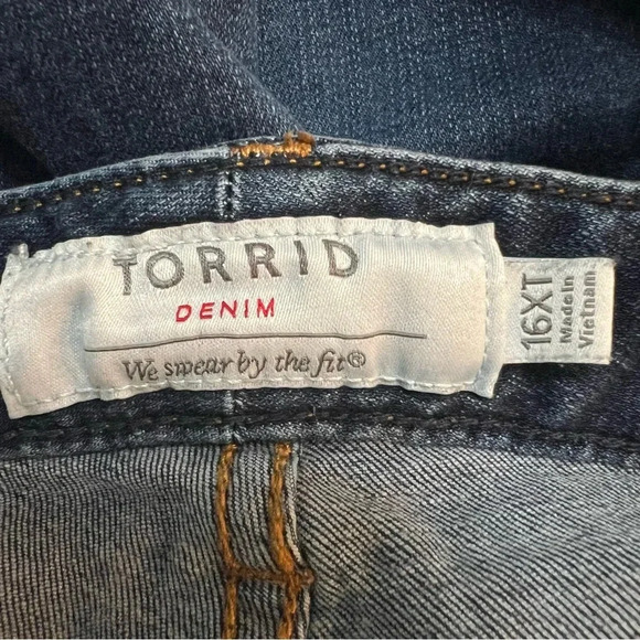 Torrid Boyfriend Vintage Stretch Dark
Wash Hand Painted Jeans. Size 16XT. - Picture 16 of 16